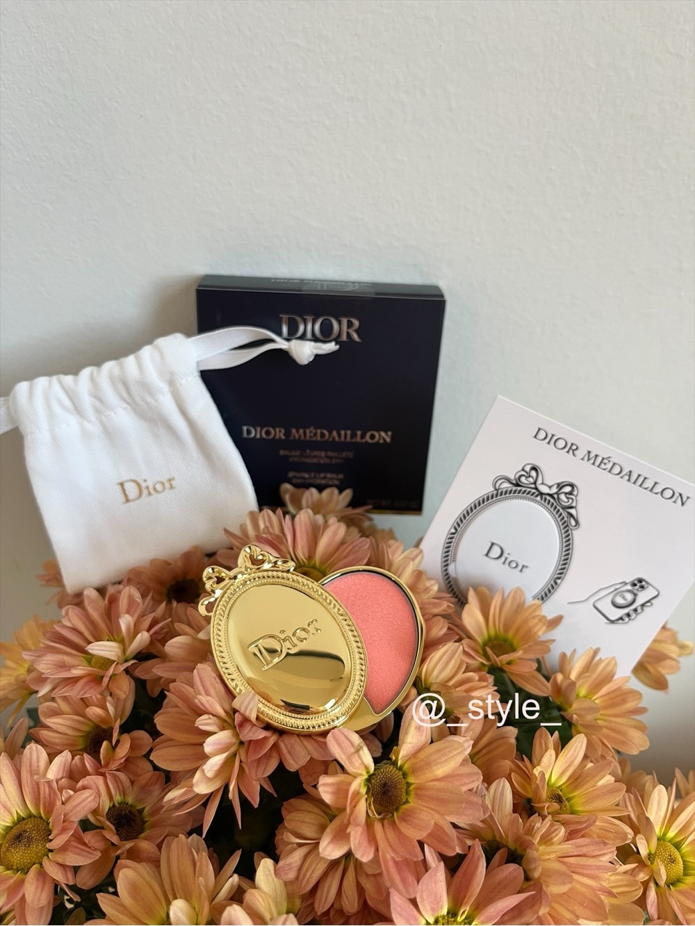 Dior Medallion Sparkle Lip Balm - Picture 6 of 7